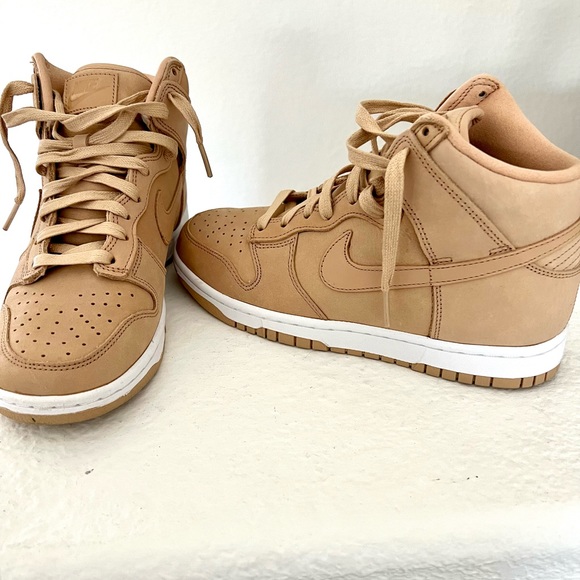 BRAND NEW: Women’s Nike Dunks - Tan - Picture 4 of 6